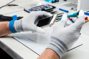 Úgy kitiltották az akkuüzemeket Budafokról, hogy előfordulhat: egy telefonaksit se lehet legálisan kicserélni