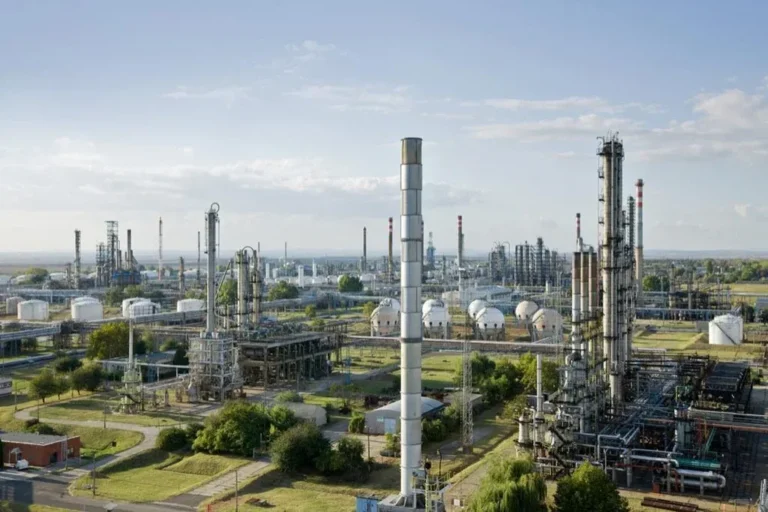 Nehezen indult 2026 a Molnak, jelentősen visszaesett az olajcég negyedéves eredménye