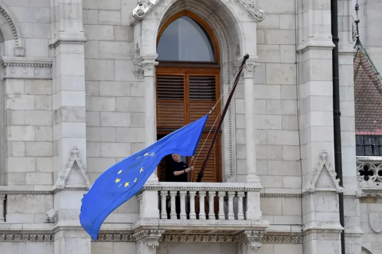 EU flag displayed on building of Hungarian Parliament again