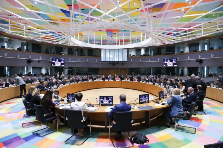 Miközben alakul az új magyar kormány, az EU egyhangúlag szankcionált izraeli telepeseket