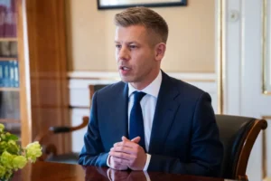 Magyar Péter kirakta a videót az átadás-átvételről, beolvasott a korábbi kormánytagoknak