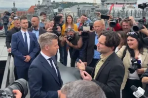 A gatyámnál fogva kilógathatsz, mondta Havasi Bertalan, aki a tetőteraszon várta Magyar Pétert a minisztériumi bejáráson