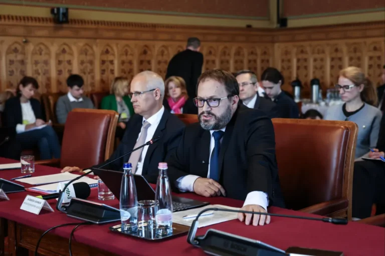 A vagyonadó bevezetésével együtt a gazdagok egyik legális adóelkerülési kiskapuját is bezárná a Tisza-kormány