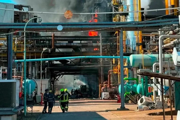 Debrecenben és Miskolcon látják el a tiszaújvárosi üzemi robbanás sérültjeit