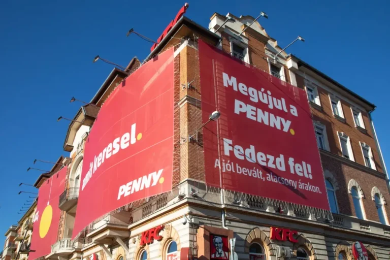 Az önkormányzatok alig várják, hogy Vitézy a kezükbe adja a gigahirdetéseket levágó kést