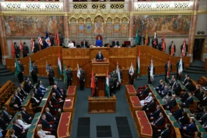 Magyar Péter felszólalásával indul a jövő heti parlament, az Alaptörvény módosításáról is tárgyalnak