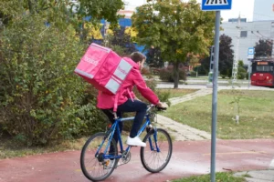 Ételkiszállítóként is megérkezhet Magyarországra az Uber