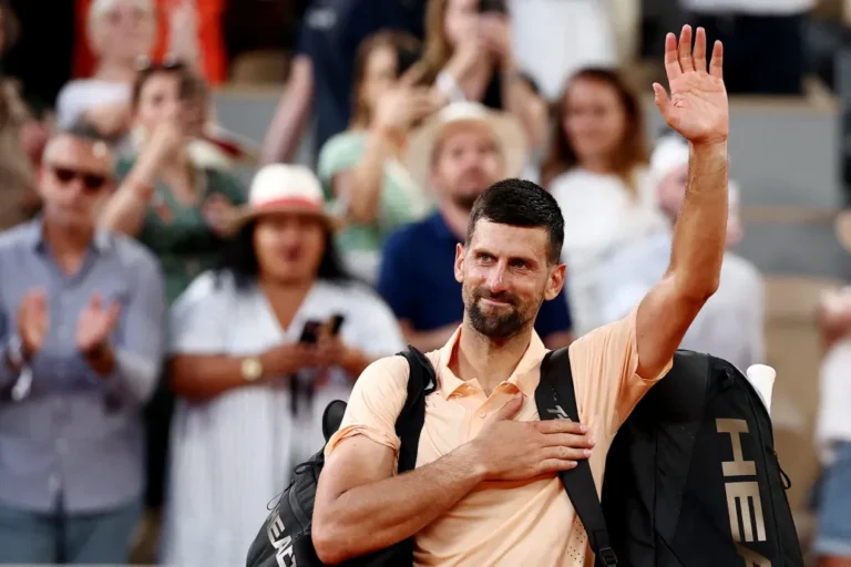 Közel öt órán át gyűrték egymást 19 évvel fiatalabb ellenfelével, végül Djokovic kiesett a Roland Garossról
