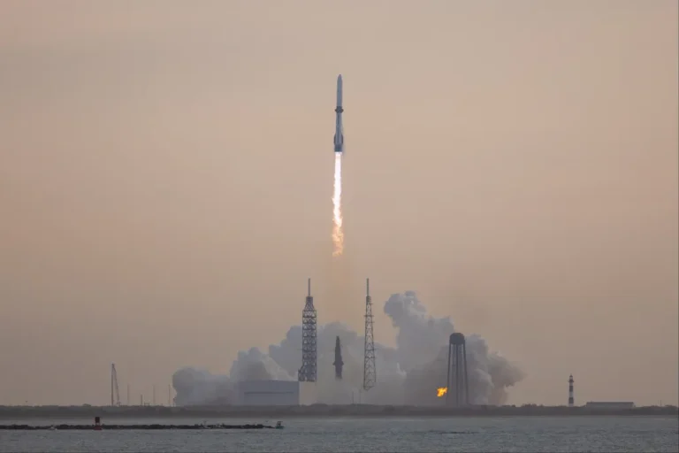 Durván keresztbe tesz a NASA holdprogramjának Jeff Bezos űrrakétájának felrobbanása