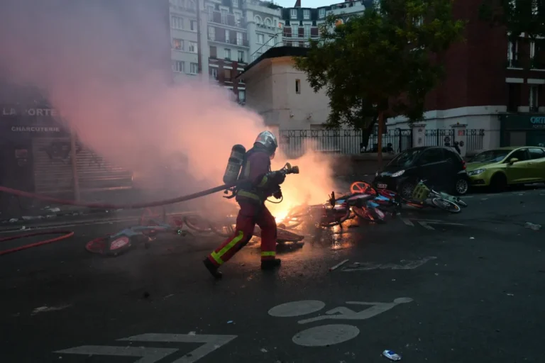 Balhéztak a PSG-szurkolók a győzelem után Franciaországban, több mint 400 főt előállítottak