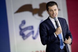 Buttigieg picks sides in Iowa