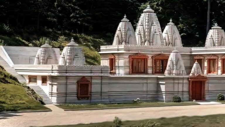 Ötven tonna kő, ajtó és ablak érkezett Indiából, hindu templom lesz belőle Tolnában