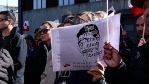„Nem vagyunk eladók”: tüntetnek a grönlandiak a növekvő amerikai jelenlét ellen Nuukban