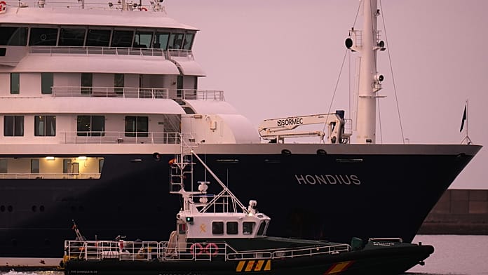 Kikötött a hantavírusos betegeket szállító holland óceánjáró a Kanári-szigeteken