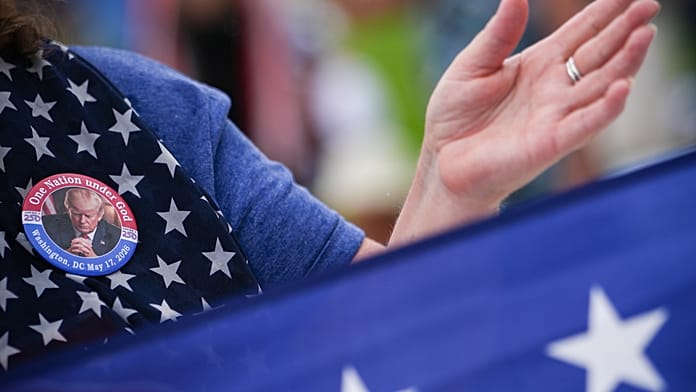 Tömegek gyűlnek össze egy Trump által támogatott imatalálkozón Washingtonban