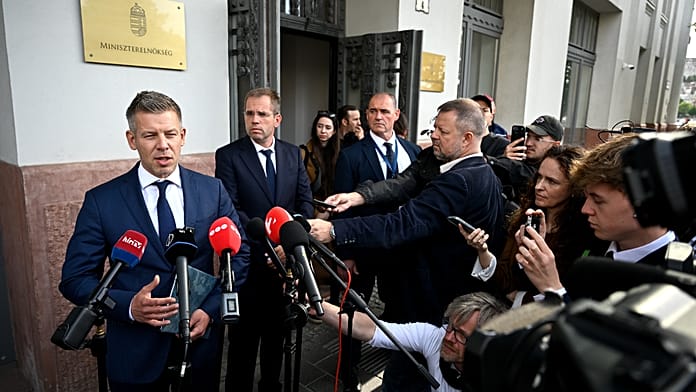 Magyar Péter: megtörtént a minisztériumi átadás-átvétel