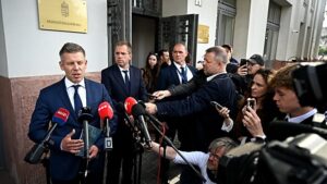 Magyar Péter: megtörtént a minisztériumi átadás-átvétel