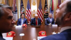 Trump figyelmezteti Iránt: kössön megállapodást, különben „befejezzük a munkát”