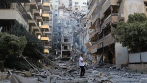Libanon: Türosz lakói romeltakarítást végeznek az izraeli csapások után