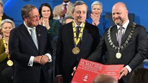 „Super Mario”-t ünneplik az euró és az európai egység védelméért
