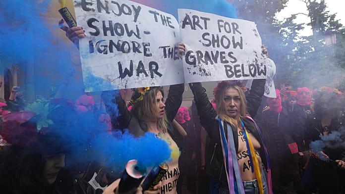 Olaszország: a Femen és a Pussy Riot Oroszország visszatérése ellen tiltakozik a Velencei Biennálén