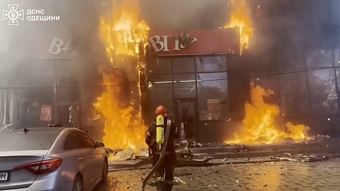 Ukrajna: orosz csapás 11 sebesültet okoz Odeszában, köztük gyerekek