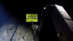 Greenpeace rekordmélységű tengeri tiltakozást tart a tengerfenék-bányászat ellen