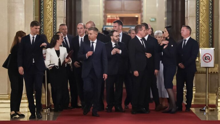 Az új miniszterelnök politikai ámokfutása