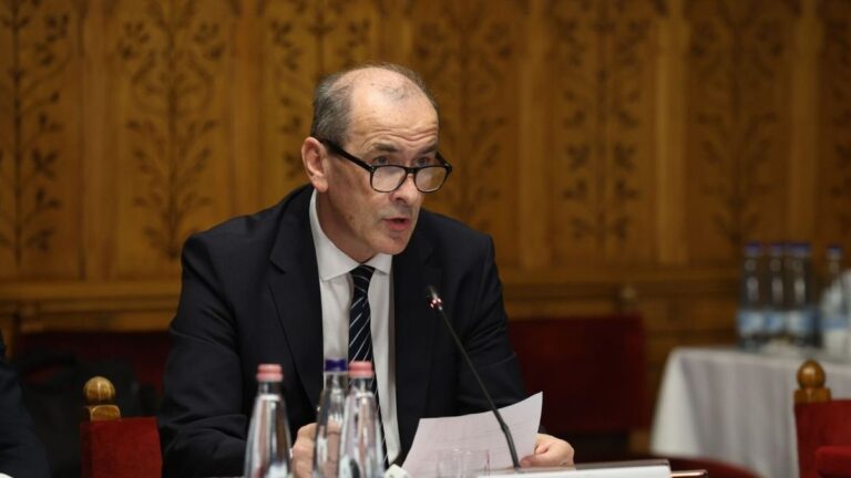 Konkrétumok helyett személyeskedések hangzottak el az egészségügyiminiszter-jelölt meghallgatásán