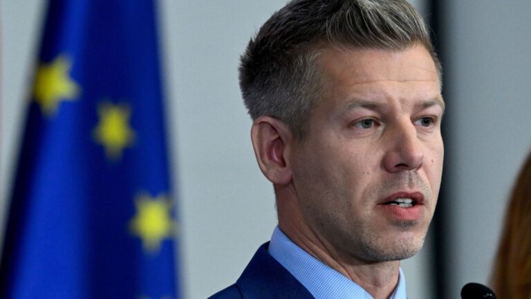Péterfalvi Attila: Tilos alkudozni a lemondásomról Magyar Péterrel