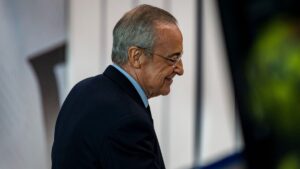 Rendkívüli sajtótájékoztatóján kiborult a Real Madrid elnöke, és kiborította a bilit