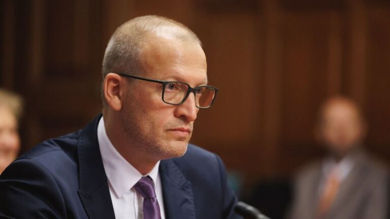 Reagált az NMHH Tarr Zoltán bejelentésére: Jogszerűen nem rendelhető ki költségvetési biztos