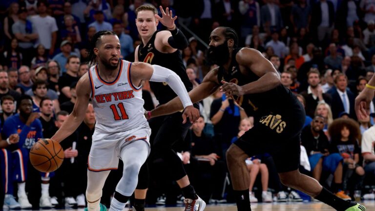 Harden betlizett, a Knicks nyerte a New York-i thriller első felvonását az NBA-ben