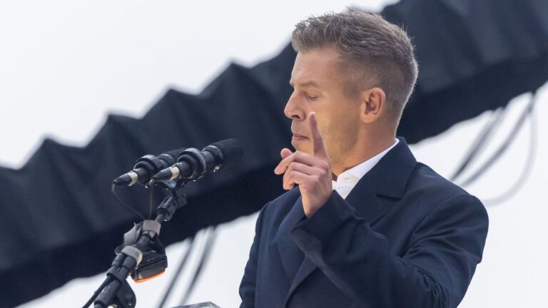 Átléptünk az énség korába