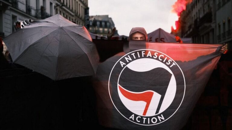 Brutális antifa-támadás Ausztriában: katolikus diákokat vertek meg a nyílt utcán