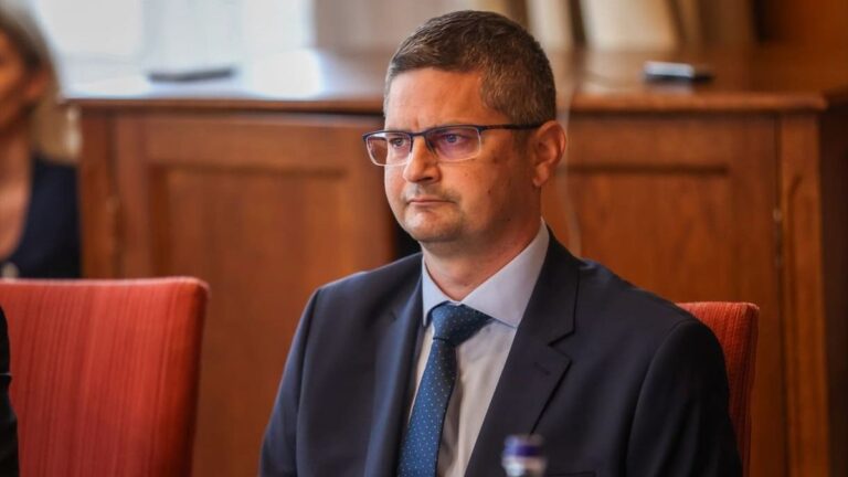 Radikális baloldali kutatóintézetet hoz létre a Tisza a kormányon belül