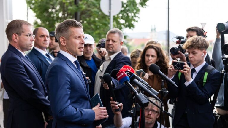 A jegyzőkönyv, ami soha nem ér véget – avagy „Üdv a rendszerváltásban, ami inkább durva módszerváltás”