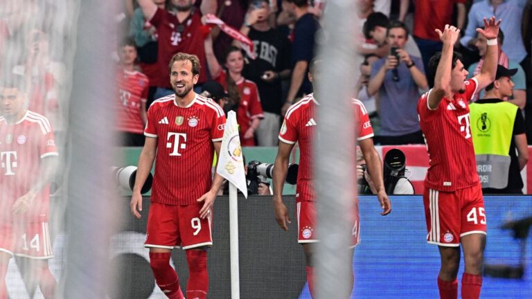 Ezért szakadt félbe a Német Kupa döntője, hóhért kiáltottak Berlinben