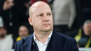 Varga Barnabásék betörtek a sajtótájékoztatóra és az edzőjüket fütyülték – videó