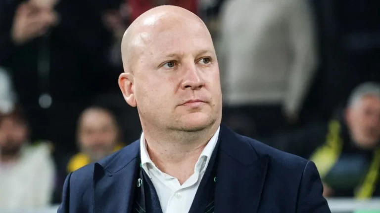 Varga Barnabásék betörtek a sajtótájékoztatóra és az edzőjüket fütyülték – videó