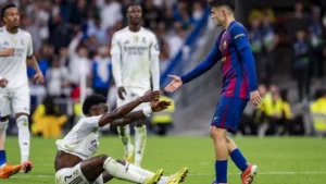 Példátlan szégyen jöhet: a darabokra esett Real Madrid ellen lehet bajnok a Barcelona