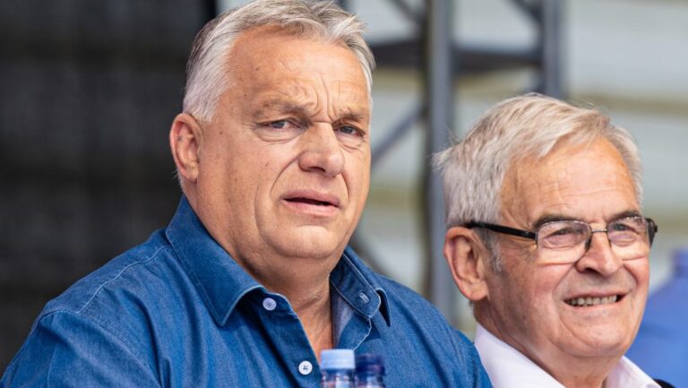 Ízlésromboló rángatózásnak tartja Hegedűs Zsolt táncát Tőkés László