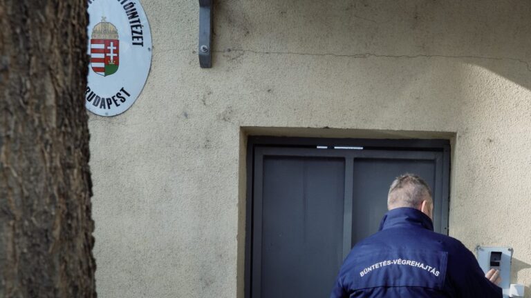 Miért tagadja a büntetés-végrehajtás, hogy a tököli börtönbe is kerültek fiatalkorúak a Szőlő utcából?
