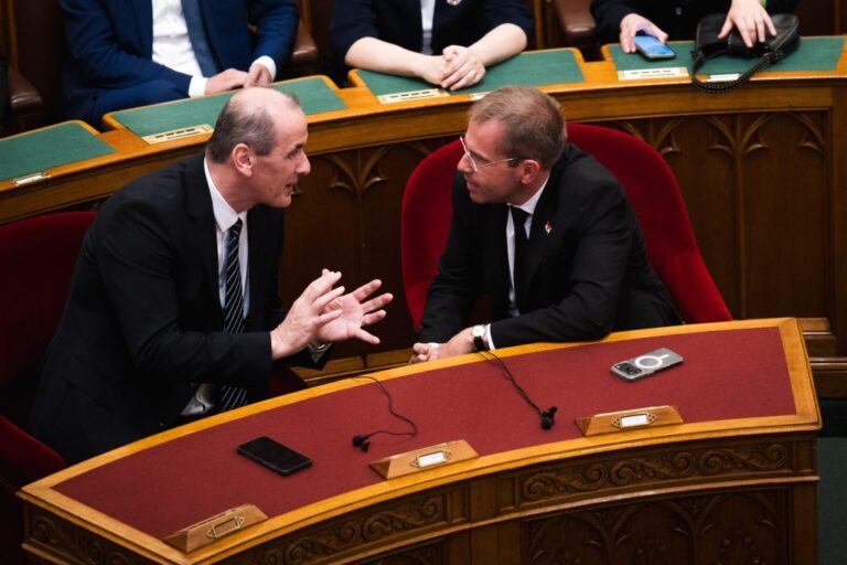 Megszűnik a NEAK, ismét Országos Egészségbiztosítási Pénztár lesz a neve, a vezetőjét is bemutatták
