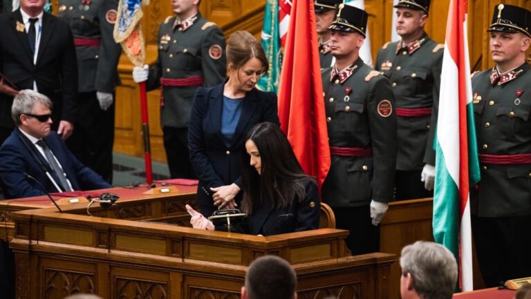 Nyílt levelet írtak a fideszesek Orbán Anitának: „A karriered csúcsára úgy jutottál fel, hogy elárultál bennünket. Szégyelld magad!”