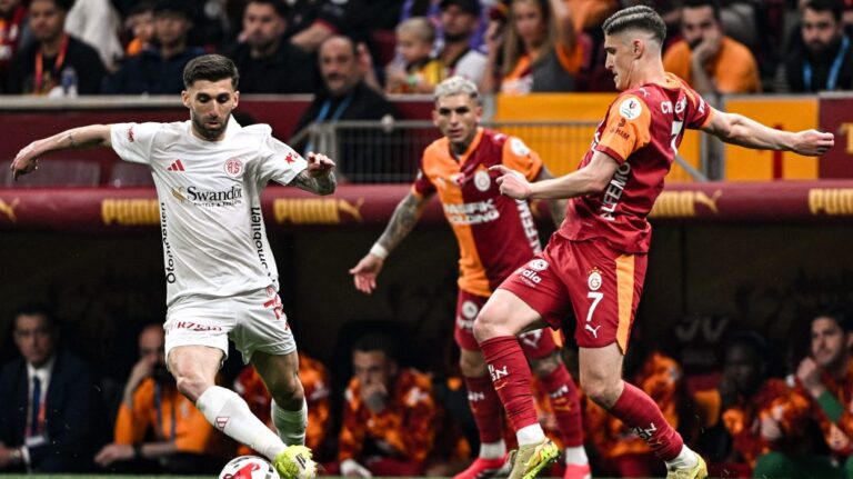 Török bajnoki címet nyert Sallai Roland a Galatasarayjal