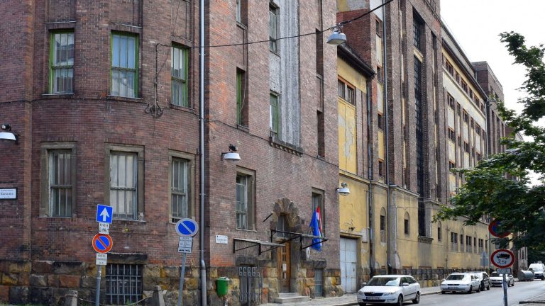 Egy rab felgyújtotta a matracát a Gyorskocsi utcában, többeket kórházba szállítottak