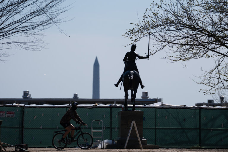 The DC mayor race’s ‘delicate dance’