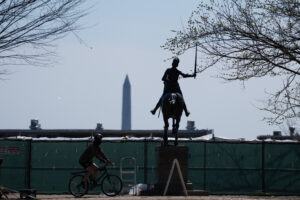 The DC mayor race’s ‘delicate dance’