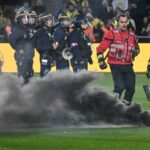 Szembeszállt a huligánokkal az idős edző, de így is félbeszakadt a francia bajnoki